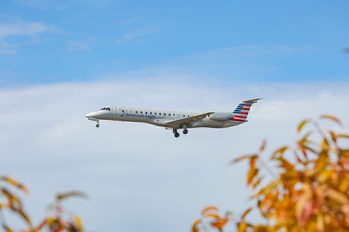 Smoke In Cabin Prompts Envoy ERJ145 Diversion To Louisiana