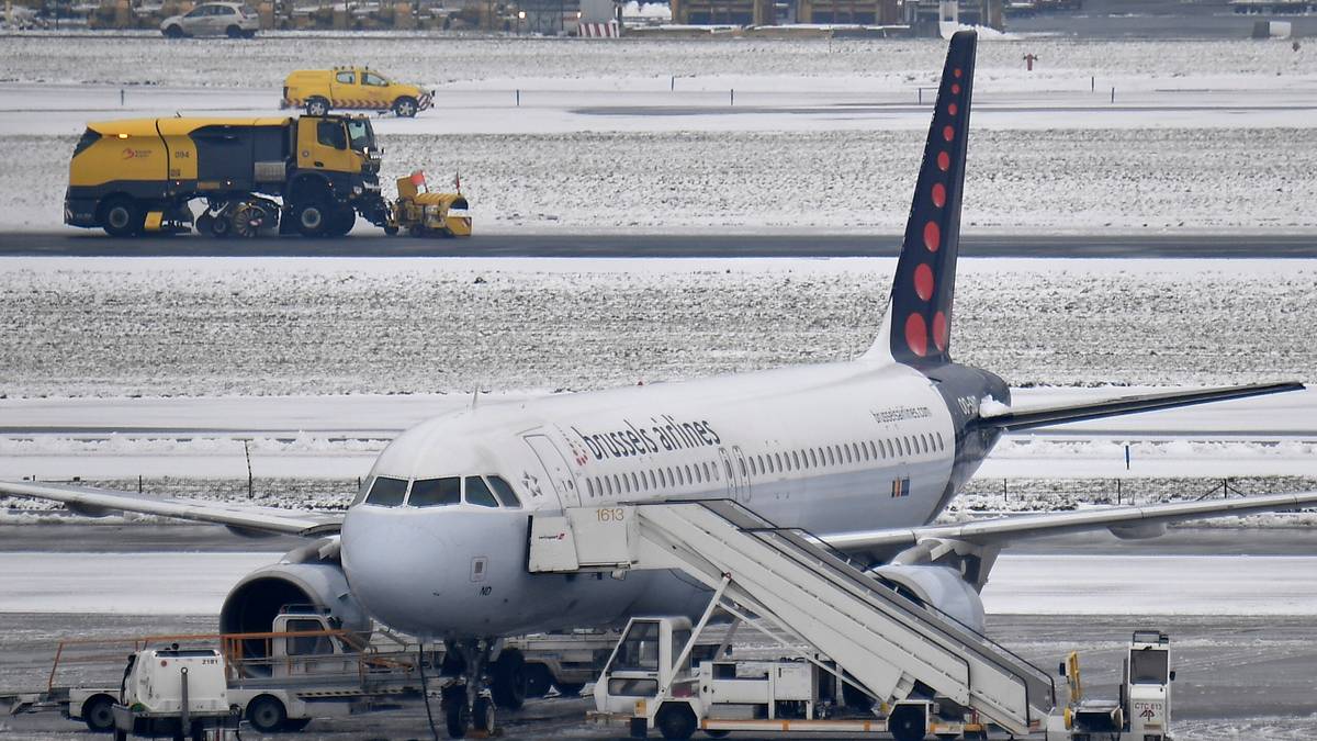How Farmers Keep Brussels Airport Open In The Depths Of Winter
