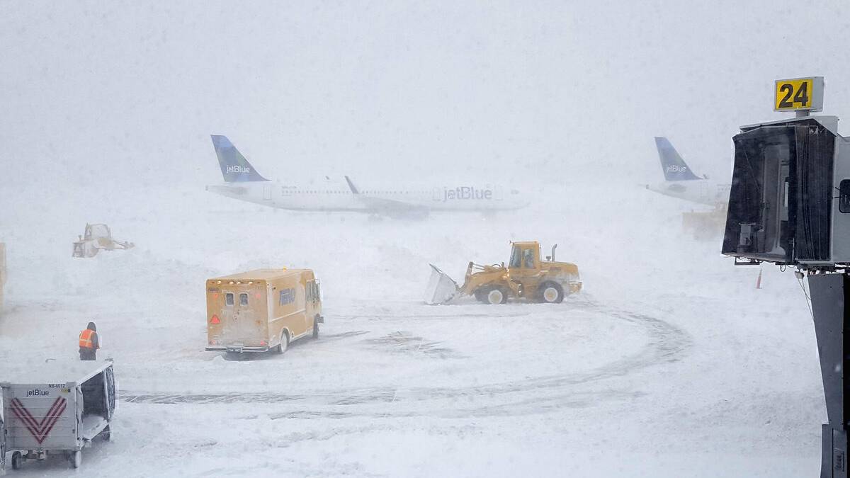 Thousands of New York Area Flights Canceled Ahead Of Snow Storm