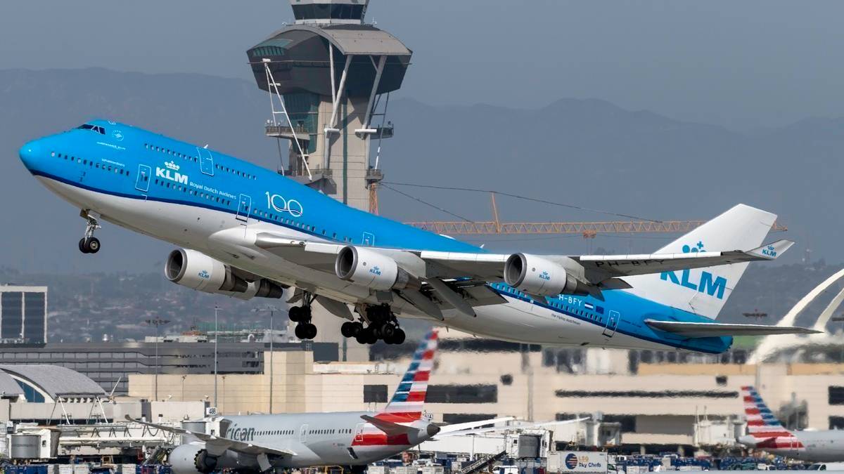Why Do Airliners Rarely Use Full Thrust On Takeoff?