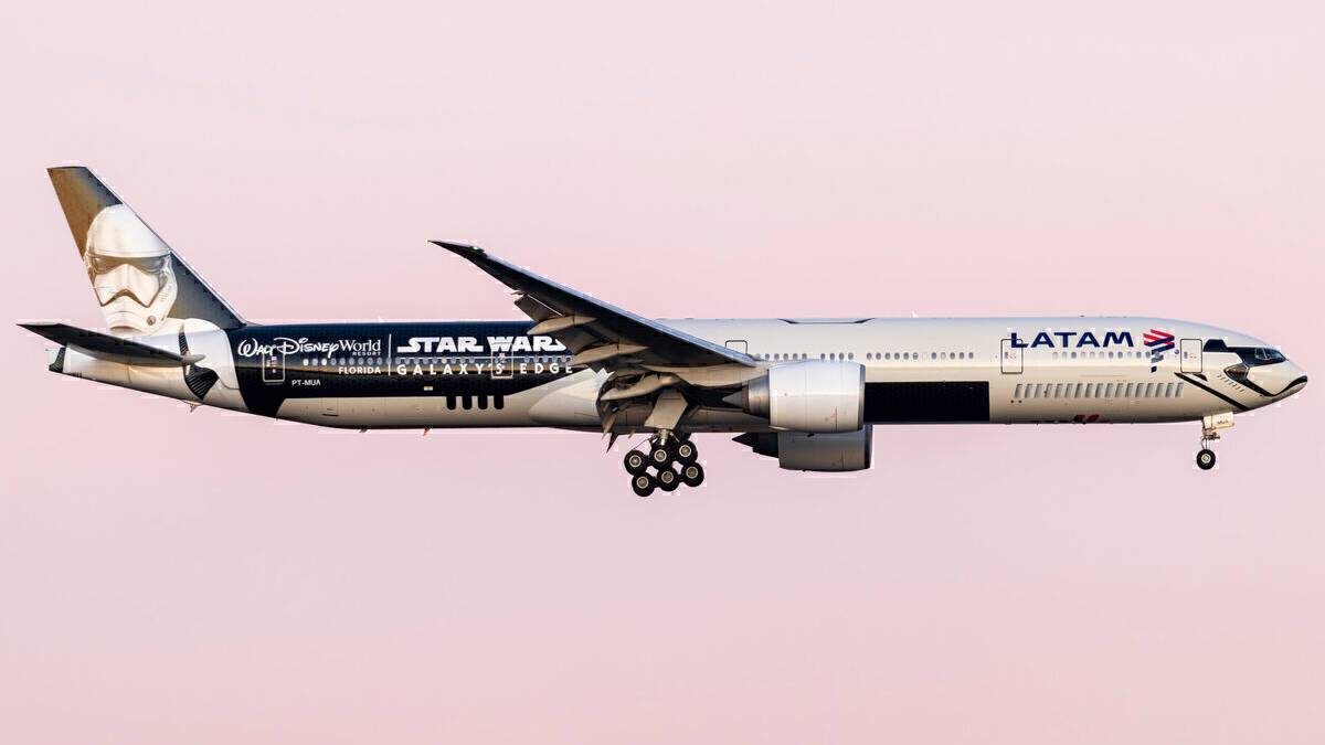 LATAM Brasil Boeing 777 Tire Loses Tread On Landing