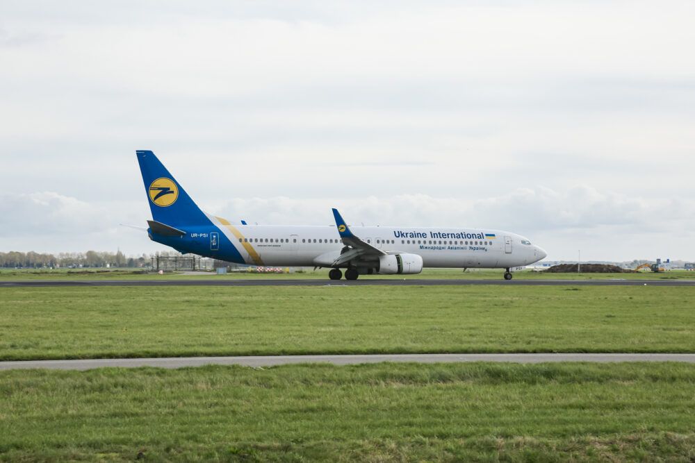 Ukraine International Airlines UIA Boeing 737