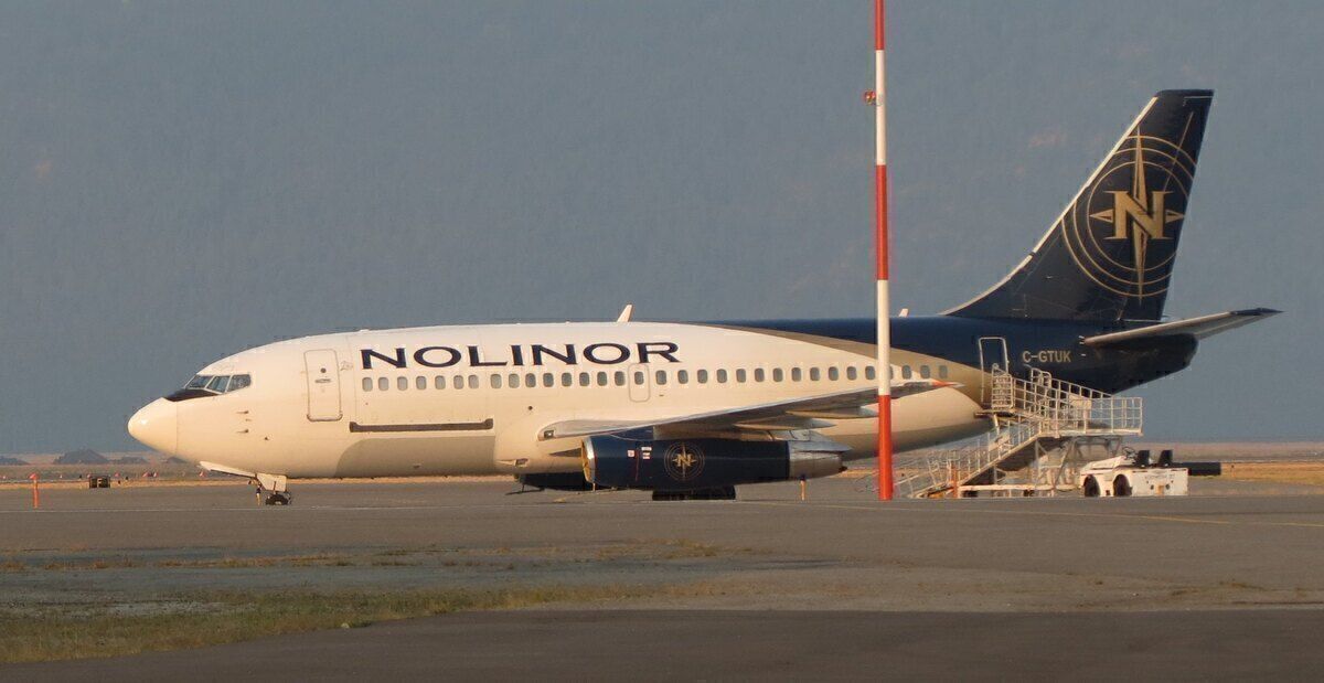 Cool: Video Shows Nolinor's Boeing 737-200 Reverse Thrust