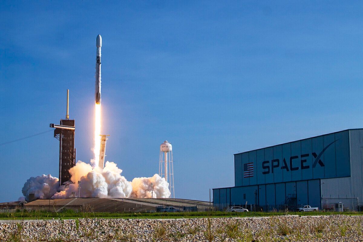 SpaceX Reveals Plans To Connect Aircraft To Starlink
