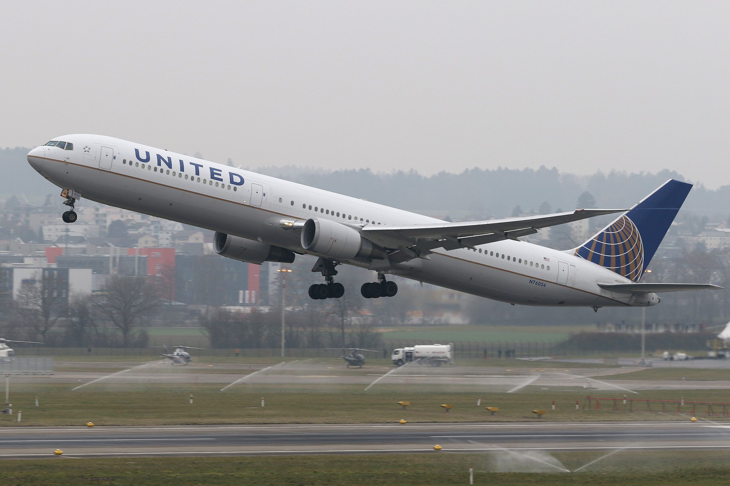 United To Bring Back Boeing 767-400ERs Amid 777 Groundings