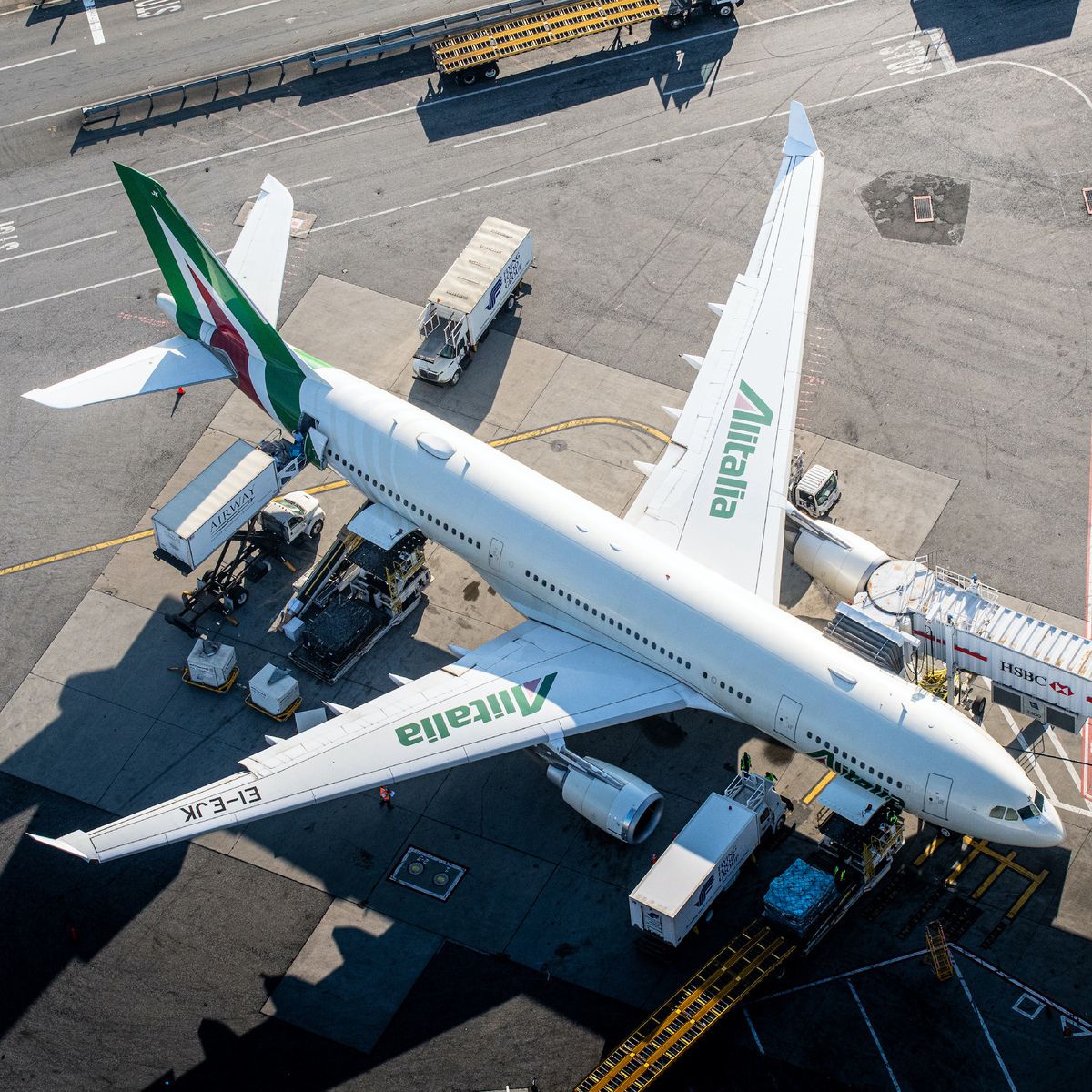 New Alitalia Runs Into Headwinds From EU Over Slots