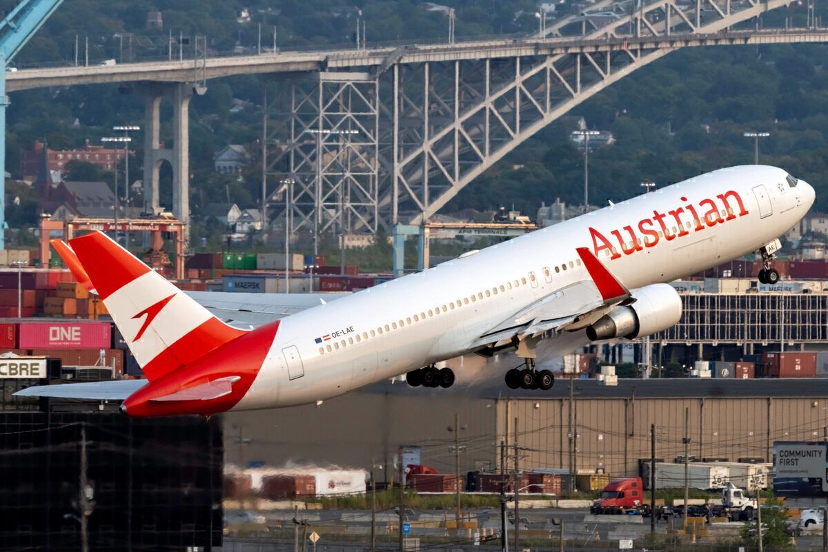 Workers Begin To Dismantle Austrian's First Retired Boeing 767