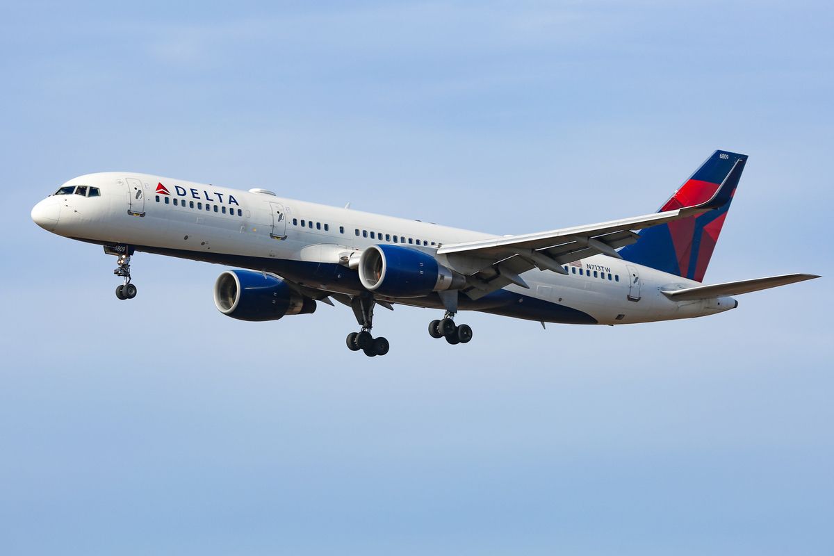 Delta Boeing 757 Diverts To Denver Following Loss Of Cabin Pressure