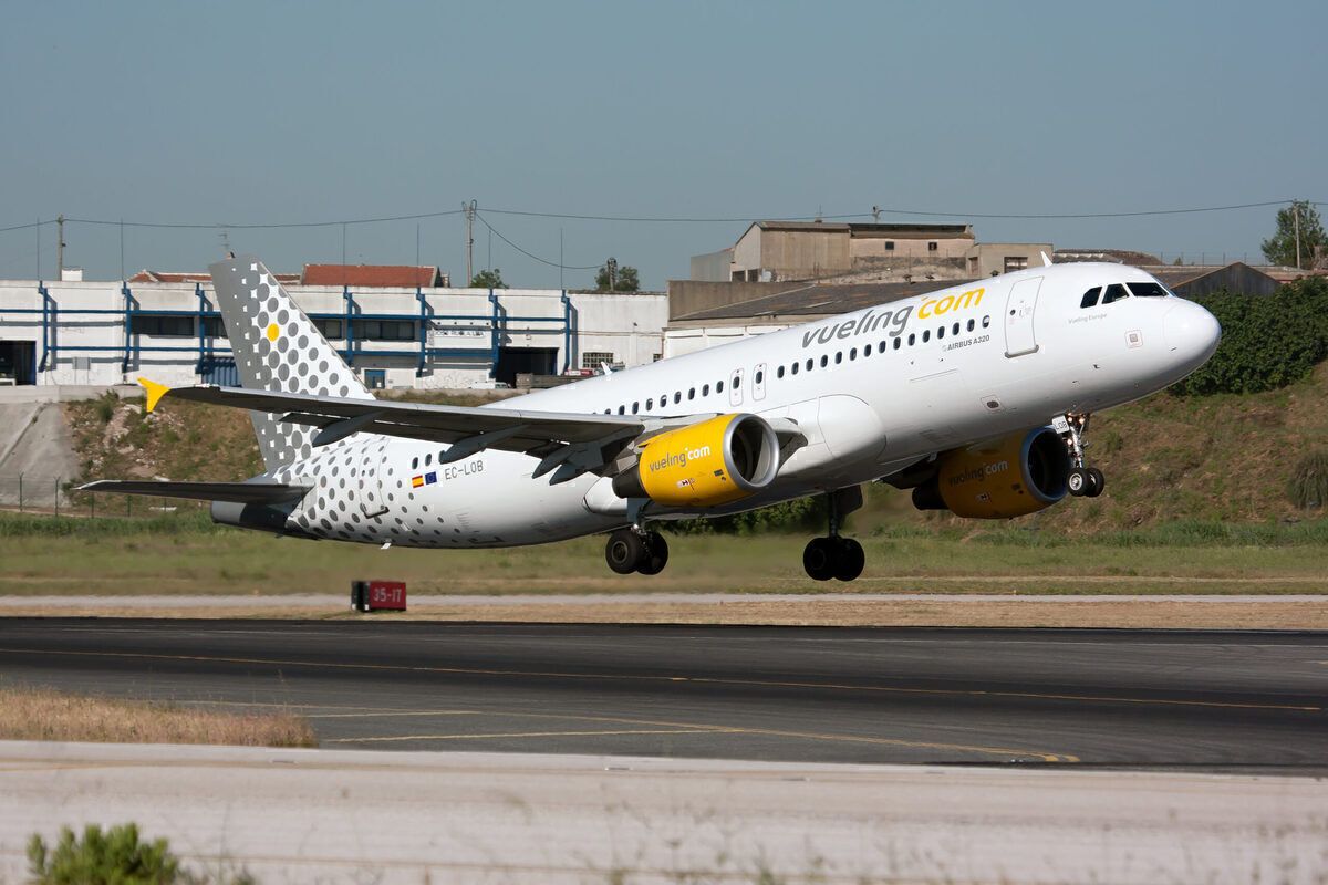 Another Airline Goes Crypto: Vueling To Accept Payment In Bitcoin