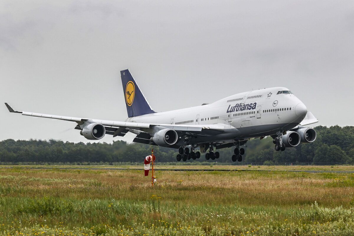 航空機・ヘリコプター 1/200 Lufthansa BOEING 747-400 ScaleModelStore.com :: GeminiJets 1:200 - G2DLH1241F