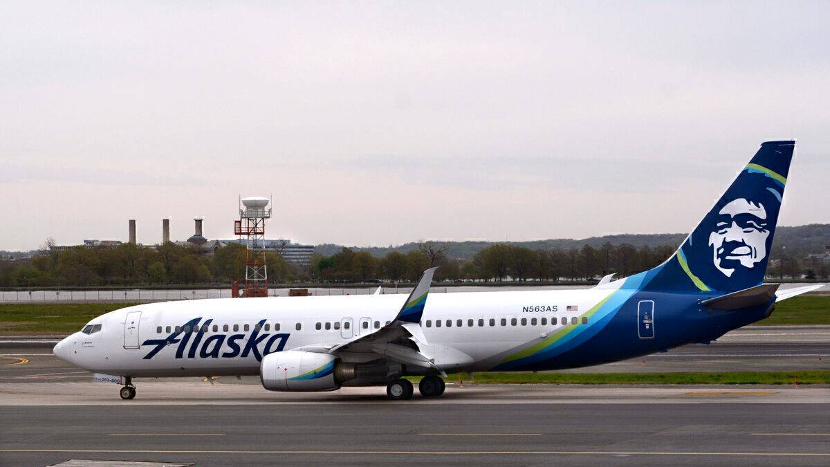 Alaska Airlines Moves Forward With Boeing 737 Cabin Retrofits