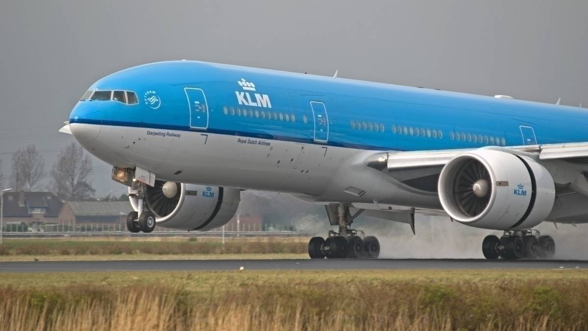 KLM Boeing 777 Operates Six Hour Flight To Nowhere After Bird Strike