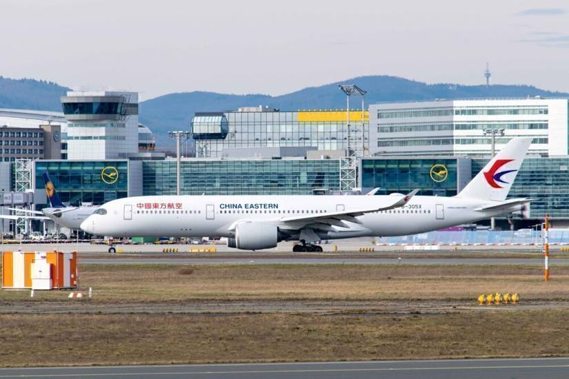 Why Does The Airbus A350's Cockpit Feature A Dark Outline?