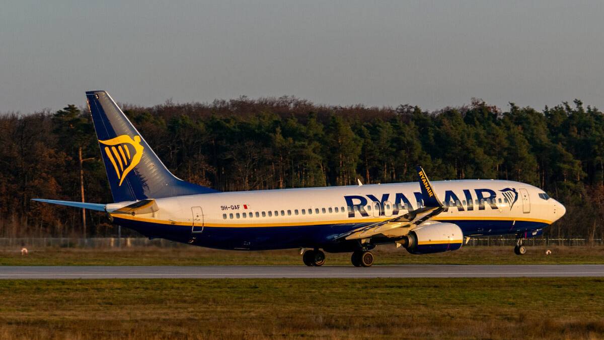 Ryanair Boeing 737 Diverts To Brest After Reports Of Fire Onboard