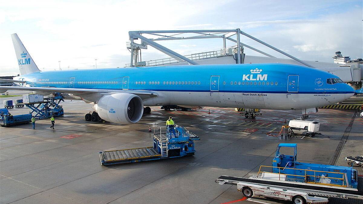 Brand New KLM Boeing 777 Damaged By Jetbridge During Pushback