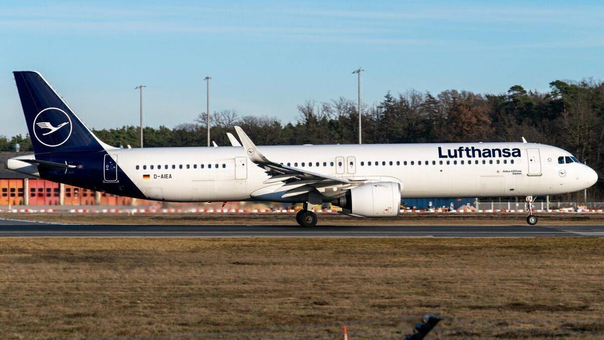 Lufthansa A321neo Suffers Nose Damage Following Bird Strike