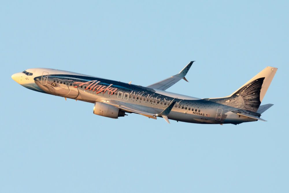 Alaska Airlines’ “Salmon Thirty Salmon” Boeing 737 Completes Its Last Milk Run
