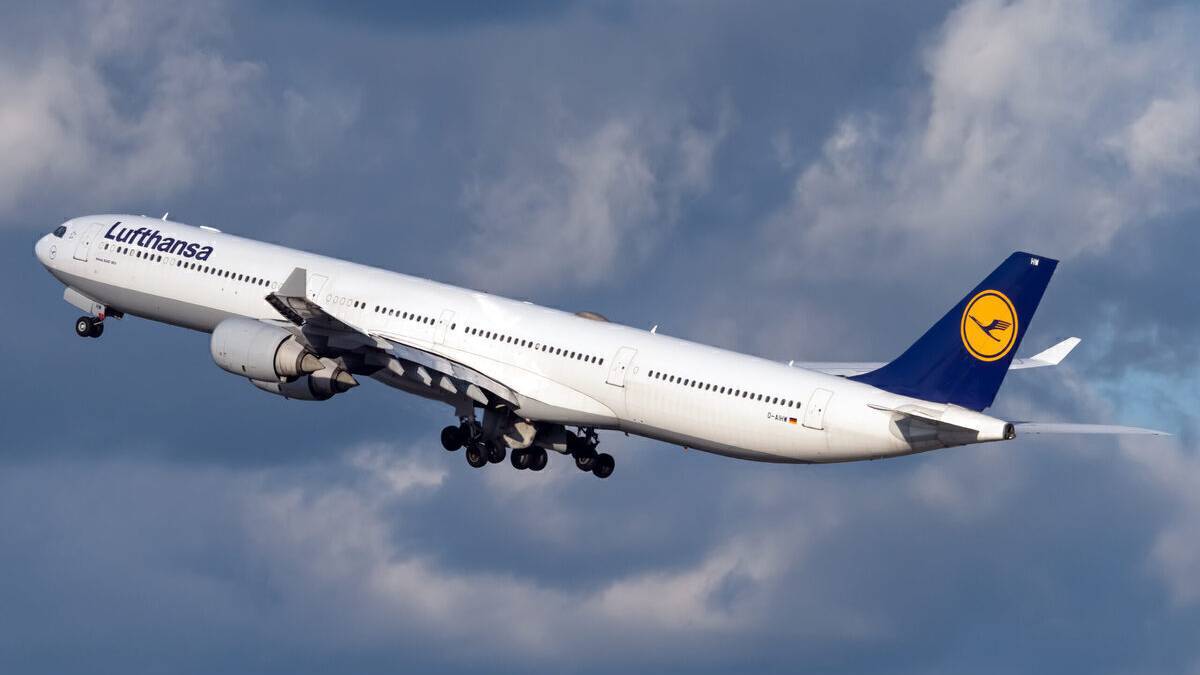 Which Airline Was The Airbus A340's Launch Customer?