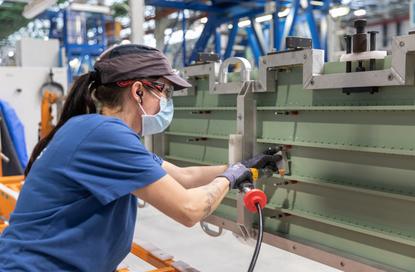 Nantes-employees-in-action