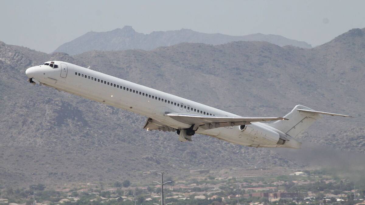 Laser Airlines MD83 Suffers Engine Failure On Landing