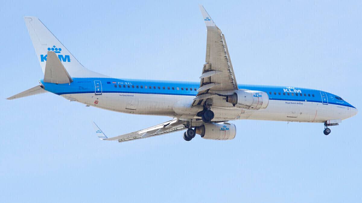 KLM Reveals First Retrofitted Boeing 737-800