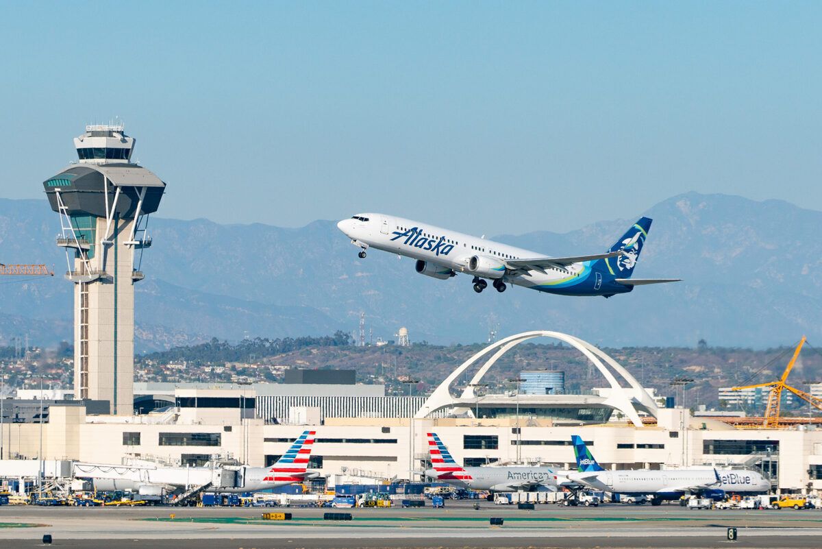 US Carriers Are Back: How Many Flights Are They Operating?