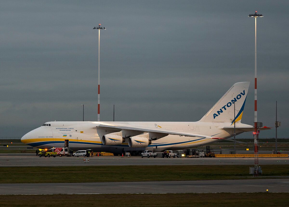Antonov Enlists The An-124 To Fly 70 Tonnes Of Oxygen To India