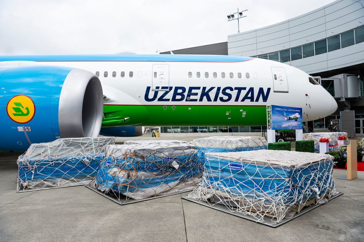 Boeing Delivers Aid To Uzbekistan On A Brand New 787 Dreamliner