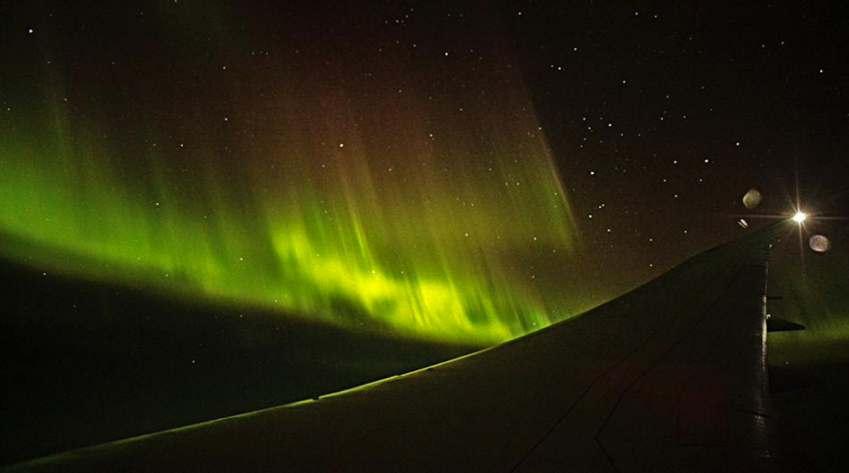 Qantas Boeing 787 Dreamliner Chases Antarctica's Southern Lights