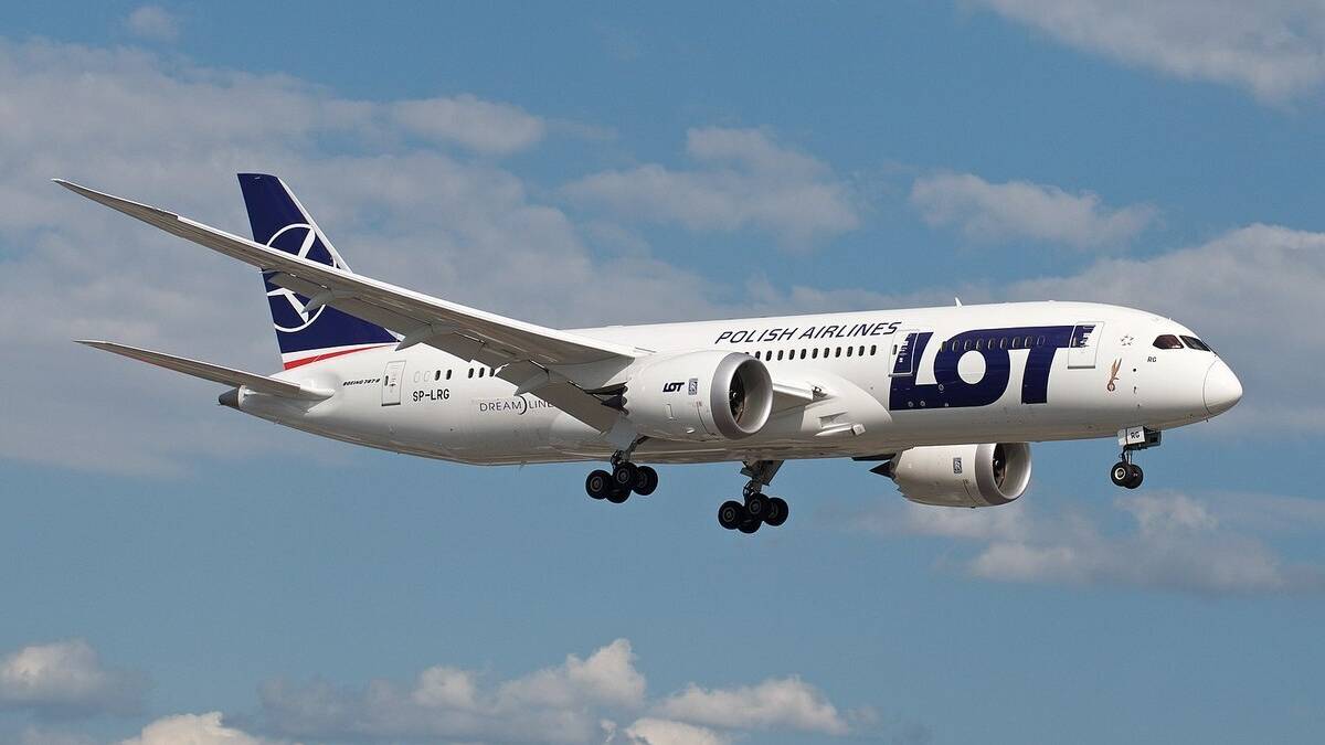 LOT Polish Airlines Implements Big Apple Expansion With Krakow Route