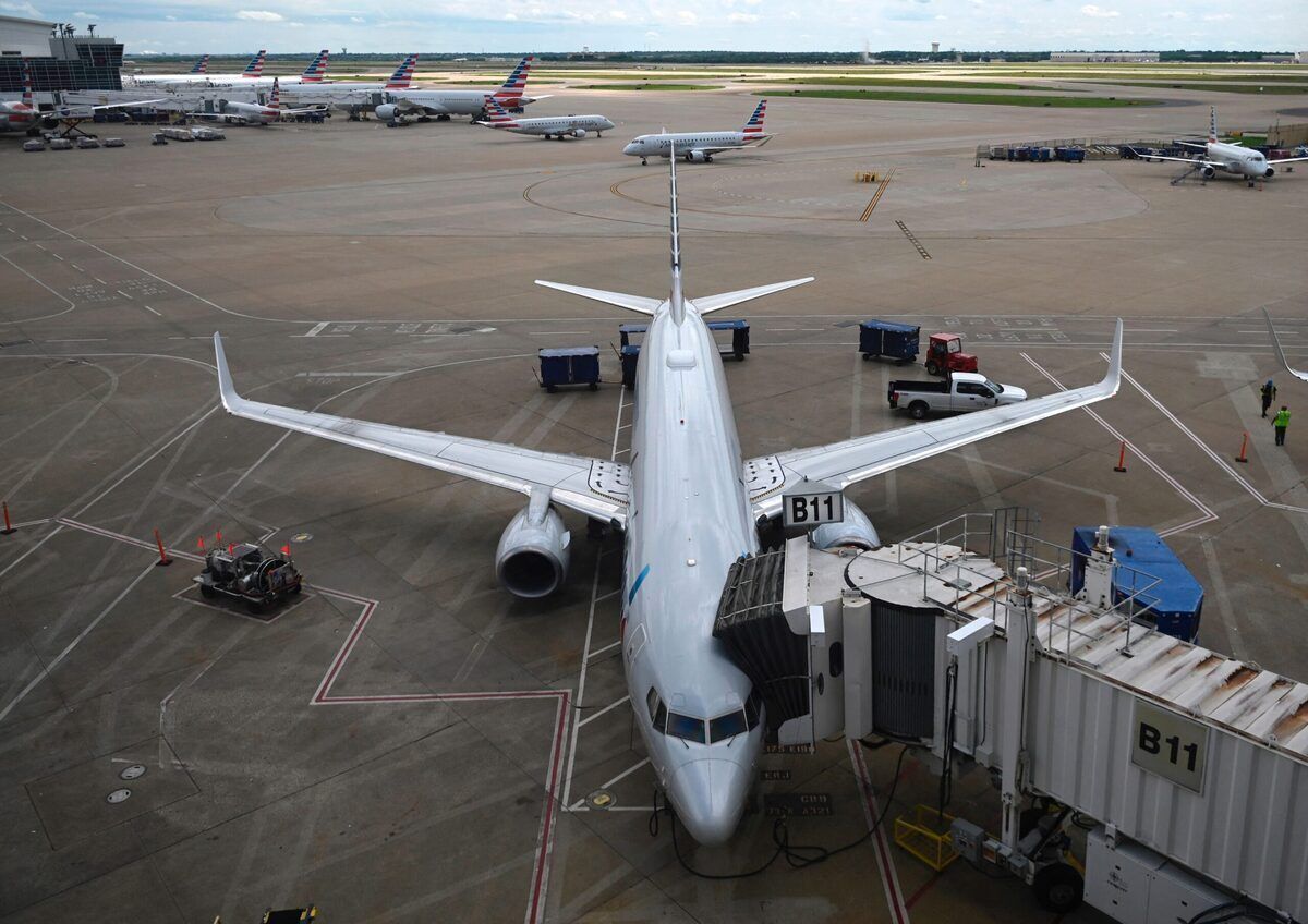 Headwinds Force Domestic AA 737 Flight To Divert For Fuel