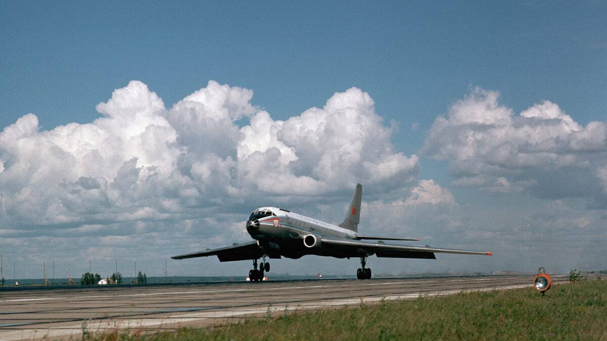 When The Soviet Tupolev Tu-104 Became The 2nd Jetliner In Service