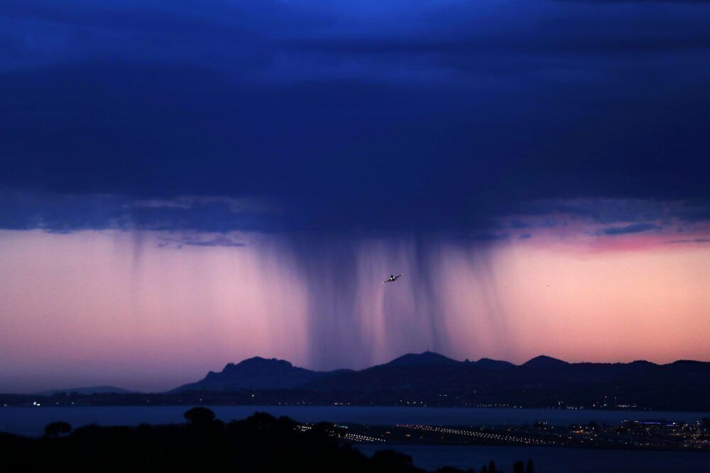 Microbursts - The Most Dangerous Wind Shear A Pilot Can Face