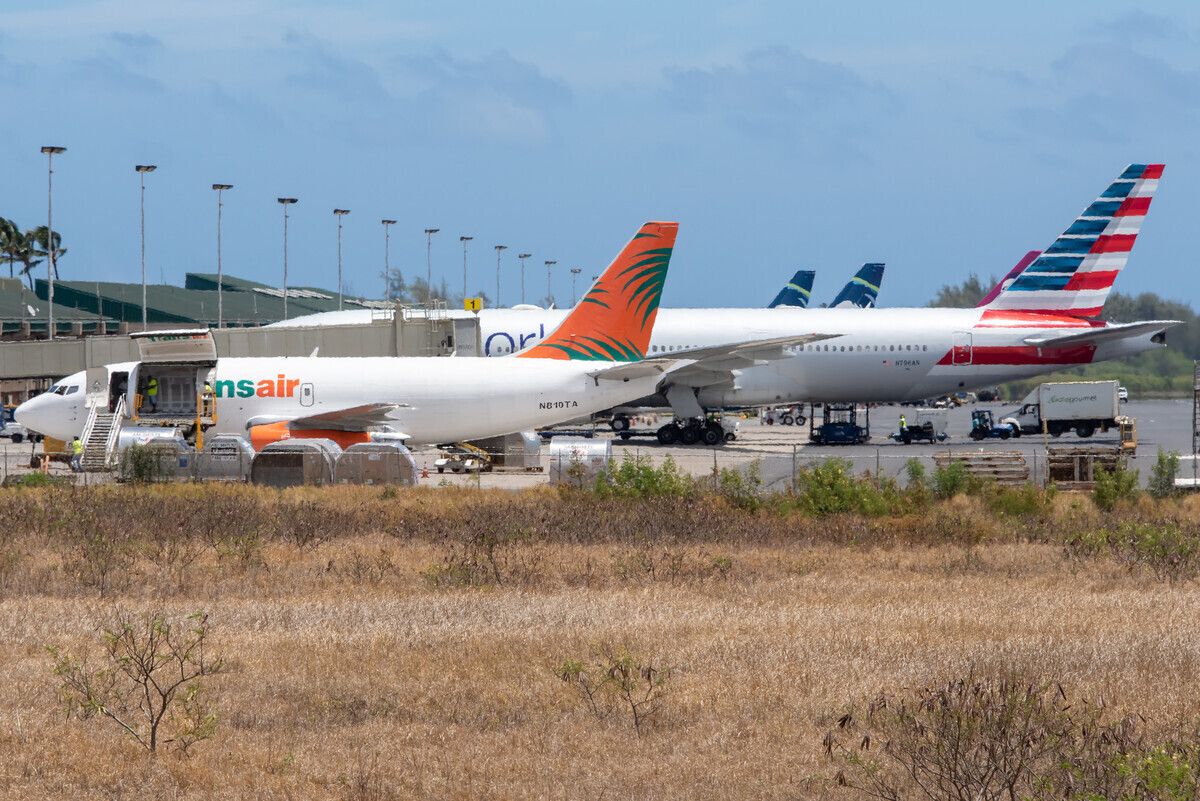 Boeing 737 Comes Down In The Sea Near Honolulu