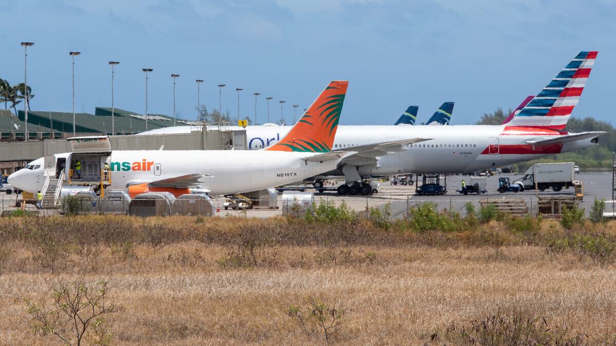 Boeing 737 Comes Down In The Sea Near Honolulu