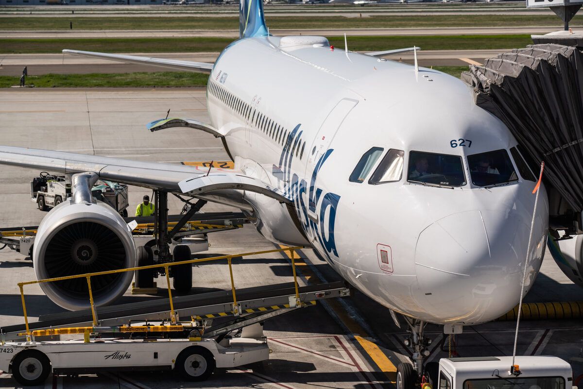 Alaska Airlines Executives Drafted To Help Out On The Ramp