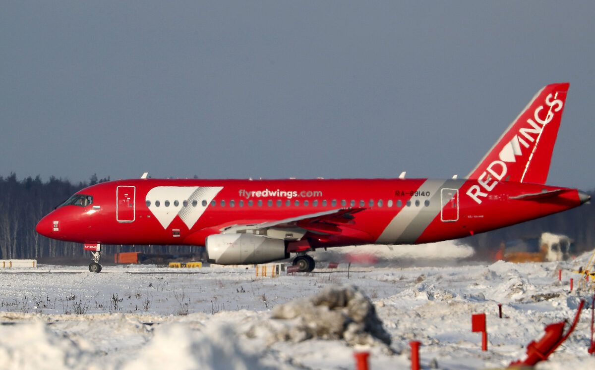 Red Wings Sukhoi Superjet Slides Off The Runway In Russia