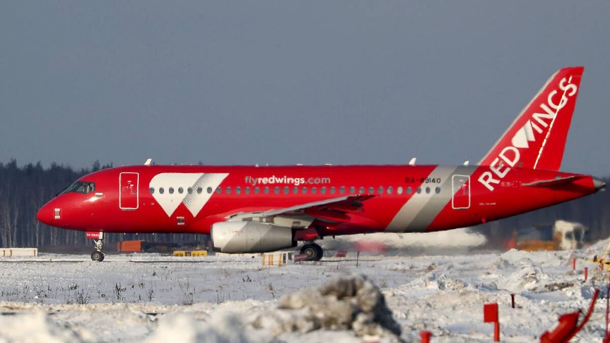 Red Wings Sukhoi Superjet Slides Off The Runway In Russia