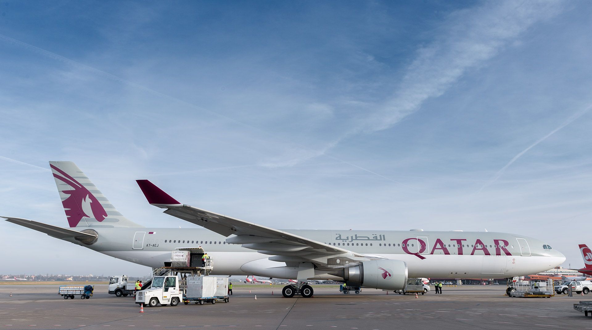 カタール航空 B747-8 キャセイA330-300 Qatar Airways Has Removed Most Of Its Airbus A330-300s From Storage
