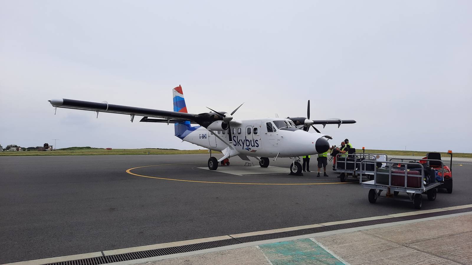 Review: Flying On A 40-Year-Old Isles Of Scilly Skybus Twin Otter