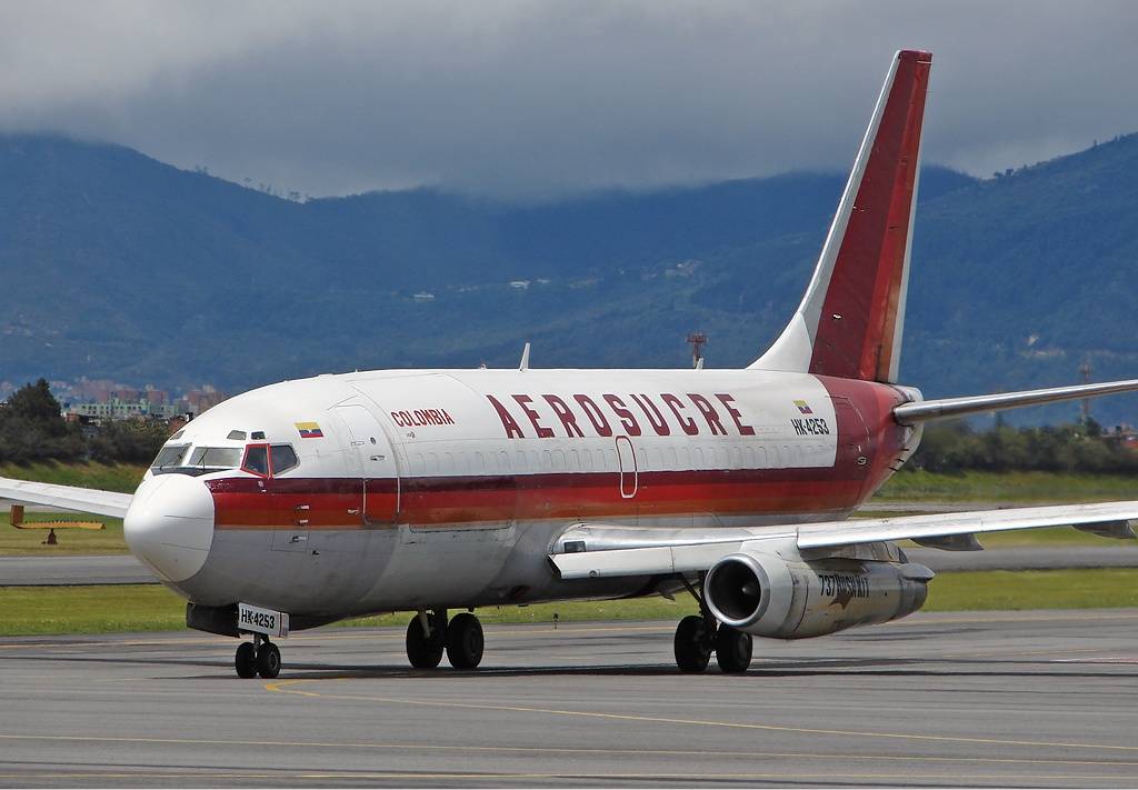 Aerosucre Boeing 737-200 Lands Safely After Cargo Door Opened In Air