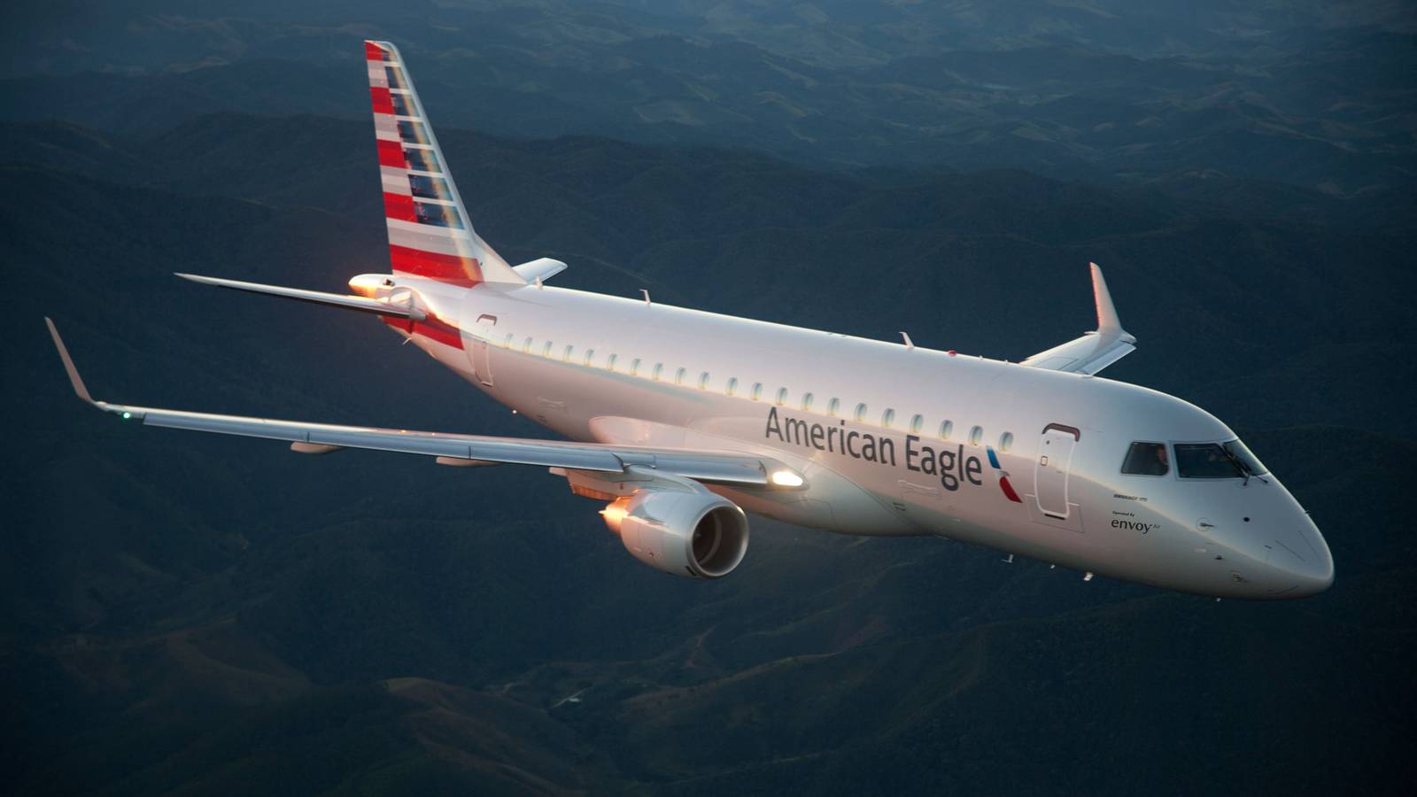 Envoy Embraer E175 Involved In Chicago Area Balloon Strike