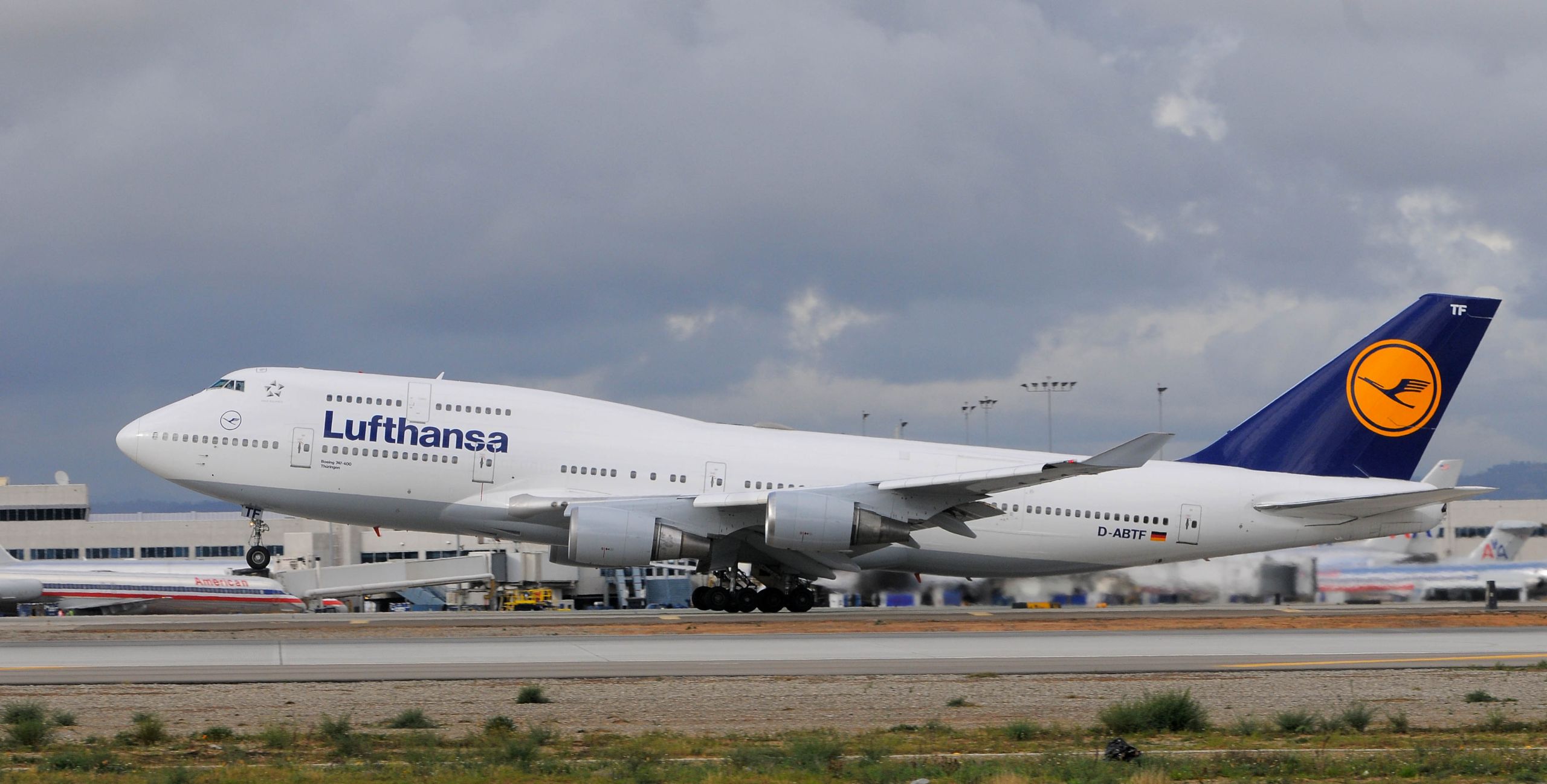 Lufthansa Used To Operate Combi Boeing 747s: What Happened