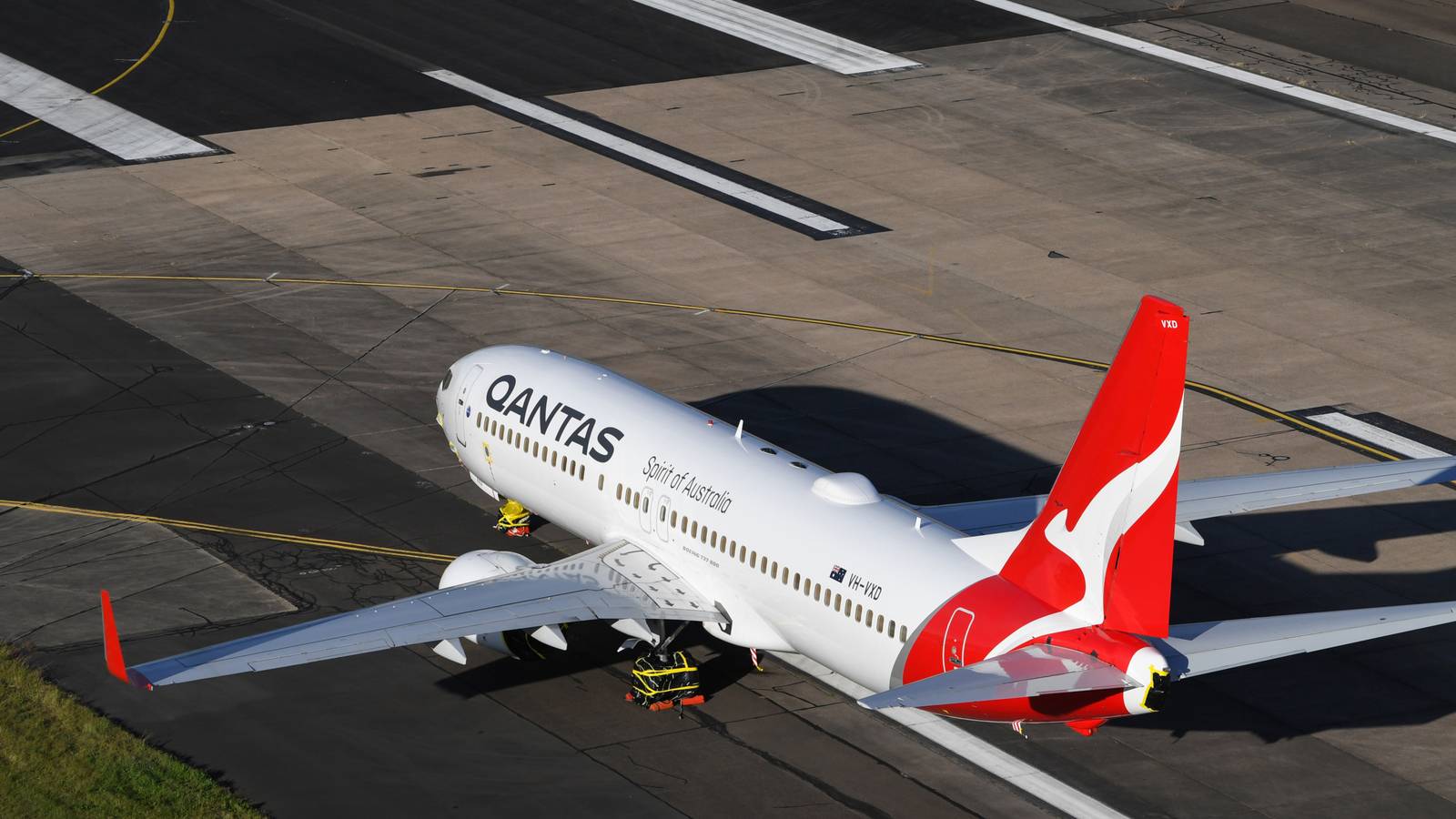 Qantas Shock: 2,500 Employees Stood Down