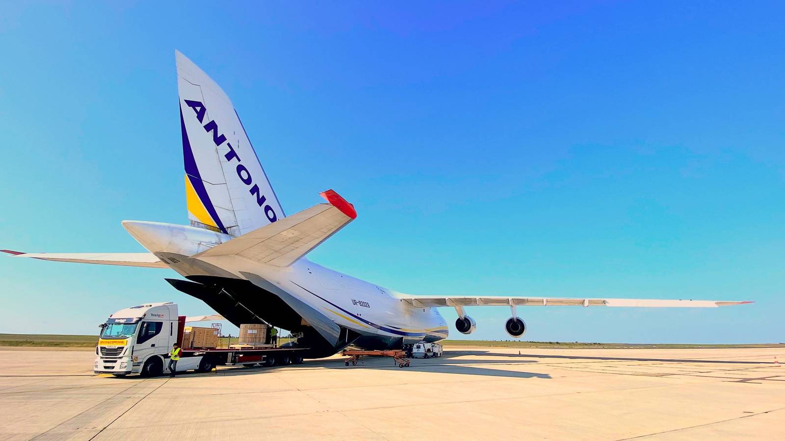 Antonov Drafted In To Fly 40 Tons Of Mining Equipment