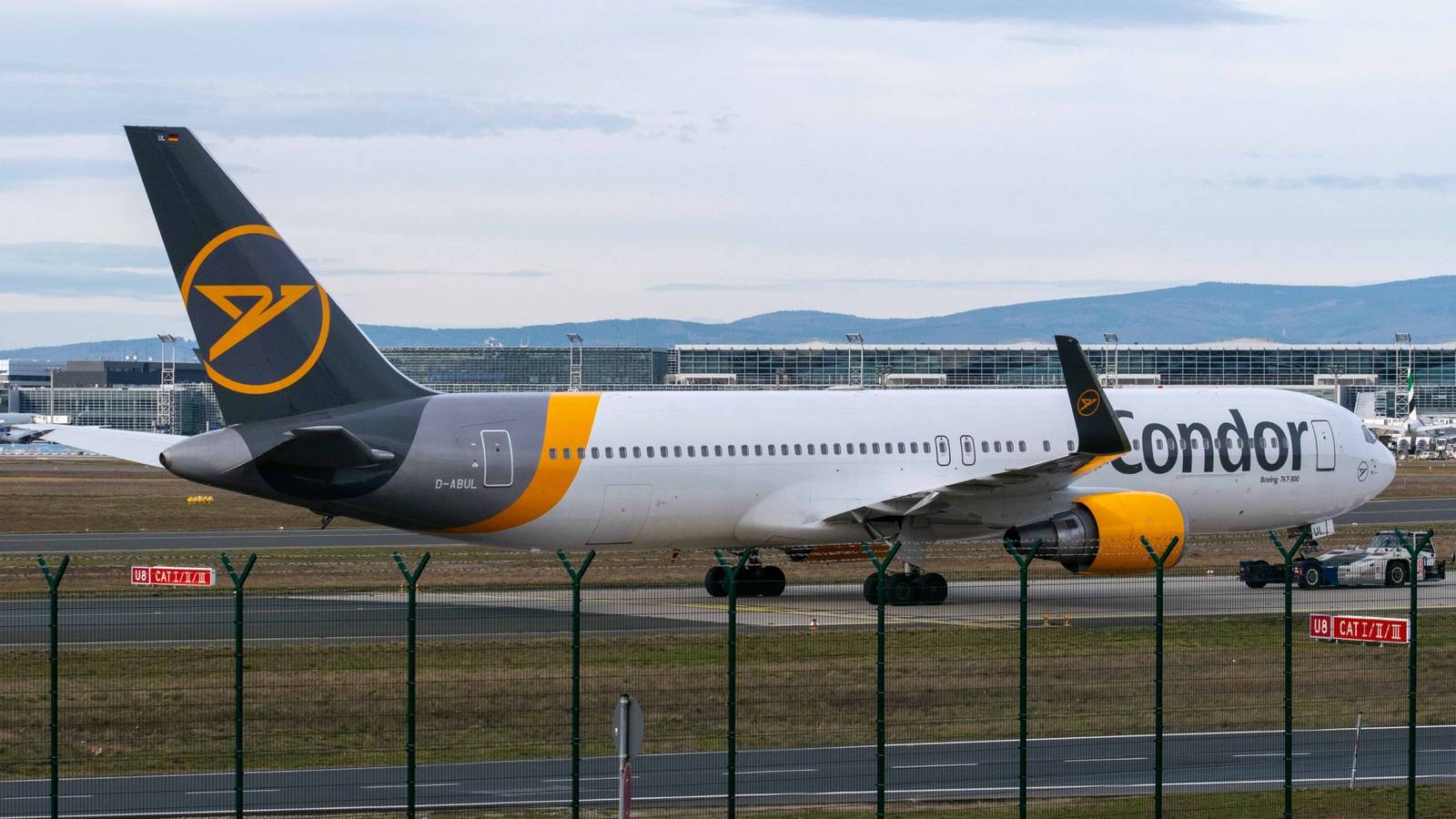 The Active Commercial Aircraft With The Highest Hours And Flight Cycles