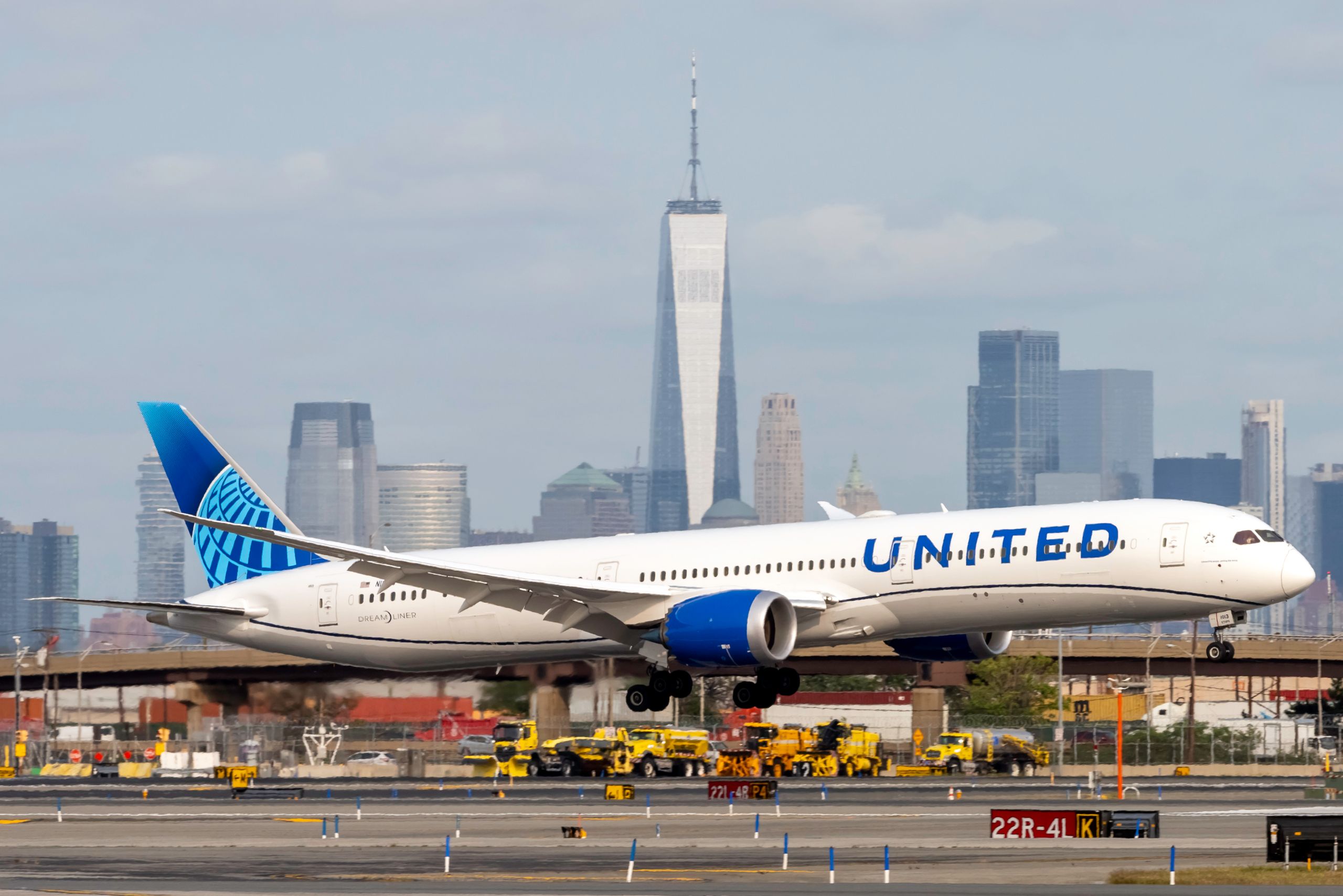 United Airlines Partners With Walmart For Easier COVID-19 Testing