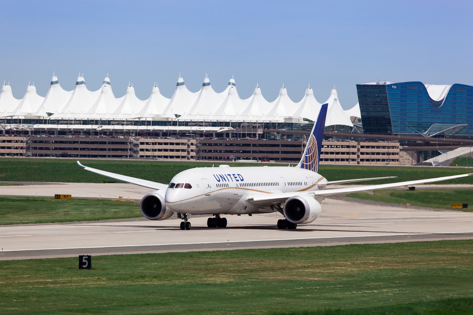 A Day In The Life Of United Airlines' Second Largest Hub