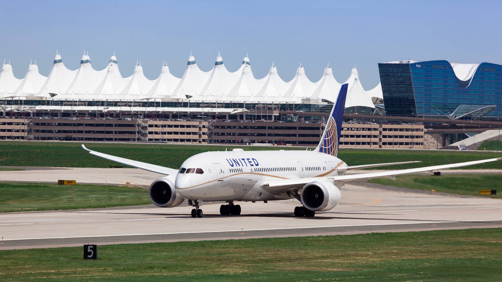A Day In The Life Of United Airlines' Second Largest Hub