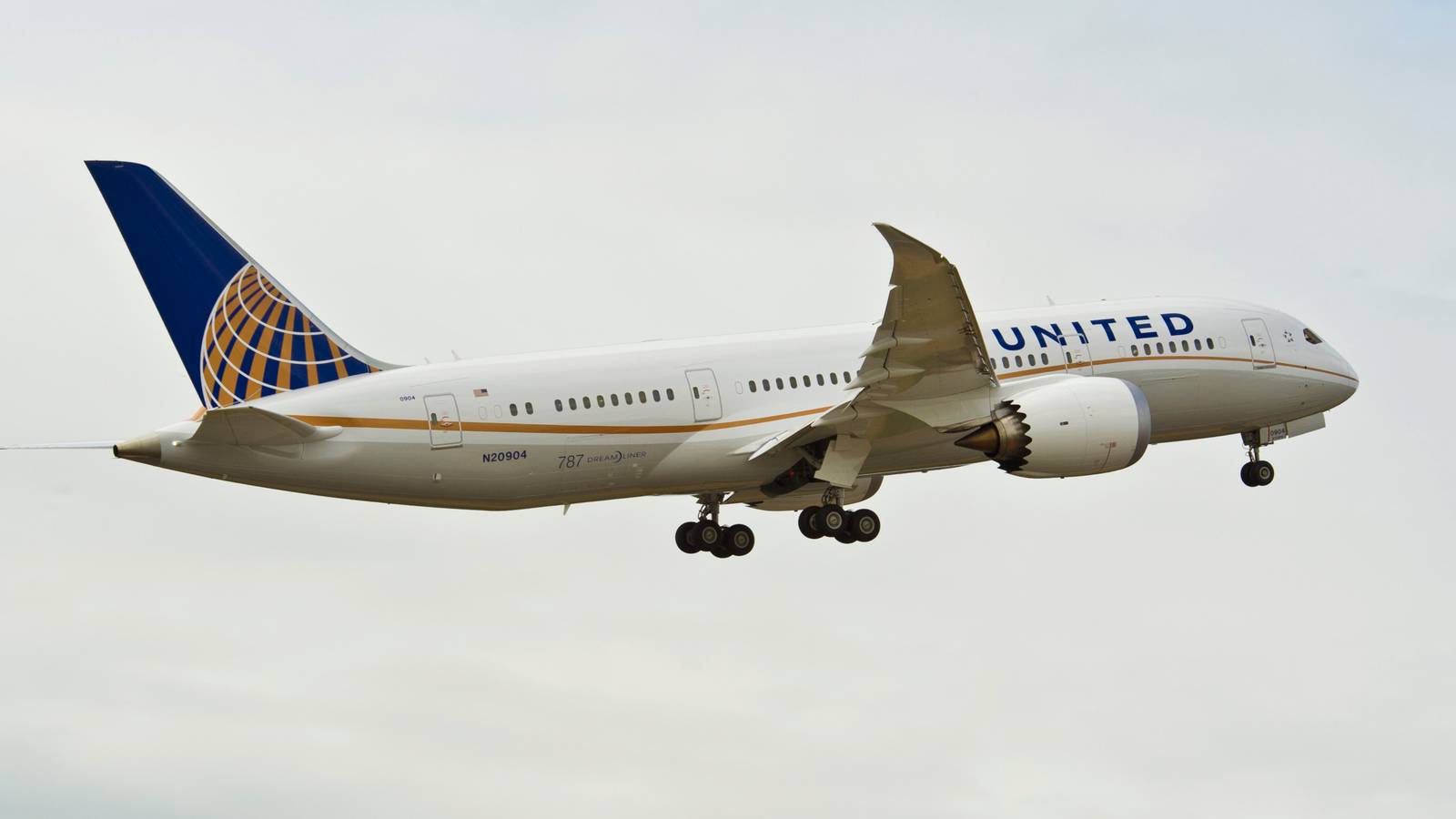 Which US Airlines Are Requiring Employee Vaccinations?